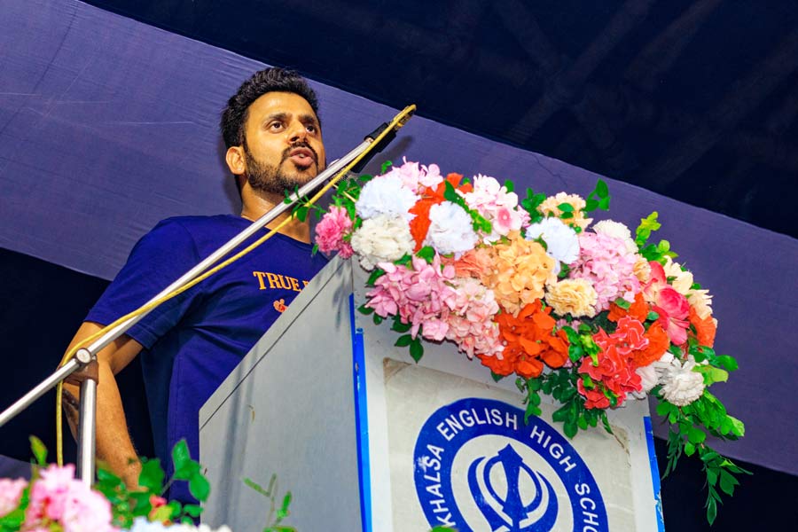 Leaving My Kolkata with a message for all young athletes from West Bengal, Manoj Tiwary said “There will be adversities in your progress, there will be people who will not back you and break your confidence, they will doubt you as a player. But even in these circumstances, whatever the conditions on and off the field you have to believe in yourself. Don’t expect anything from anyone. Work on your own game. If you can be your own teacher then you can gradually achieve your success. Nowadays, players get confused with lots of coaches giving their own ideas to make that individual grow quickly. Everything takes time, it is a slow process. That’s why it’s very important to be your own coach.’