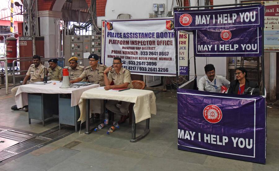 A help desk was set up at Howrah station on Tuesday after 18 coaches of the Howrah-Mumbai Mail derailed in Jharkhand around 3.45am, leaving two dead and 20 passengers injured  