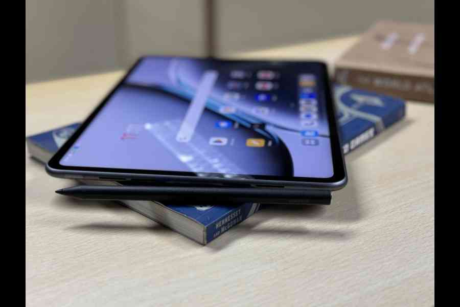 The OnePlus Pad 2’s optional Stylo 2 stylus vibrates to simulate the feeling of pen on paper