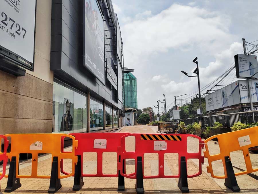 A closed South City Mall on Saturday morning. Most city malls opened up in the second half of the day the city went to polls in the last round of the 2024 Lok Sabha elections
