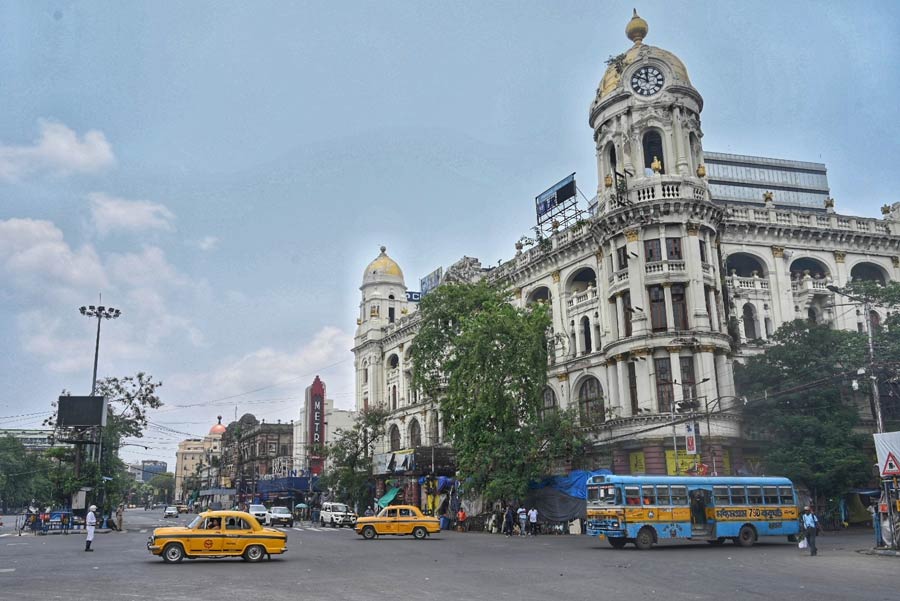 Skeletal transport ferrying few passengers could be spotted near the Metropolitan Building at Esplanade
