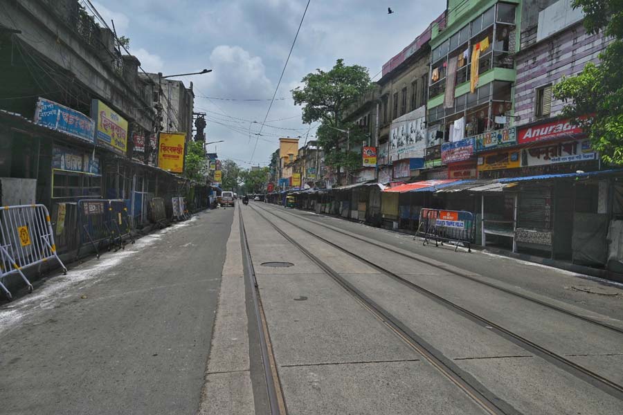 An empty stretch of the College Street ‘Boipara’ on Saturday