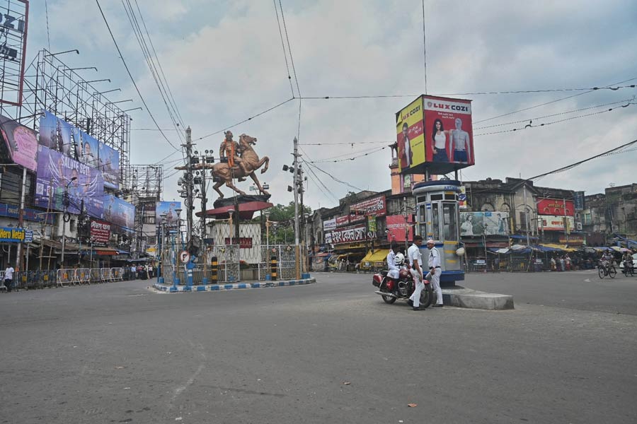 The Shyambazar five-point crossing almost resembled the Covid lockdown days in Kolkata during 2020 and 2021 