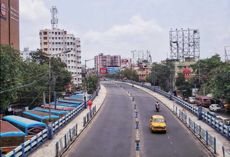Dhakuria bridge too wore a desolate look