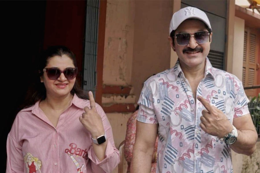 Actor Jeet with his wife flash their inked fingers at Khalsa High School in Bhowanipore