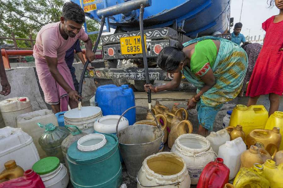 Delhi | Delhi Water Crisis: Mad Scramble For Water In Several Areas As ...