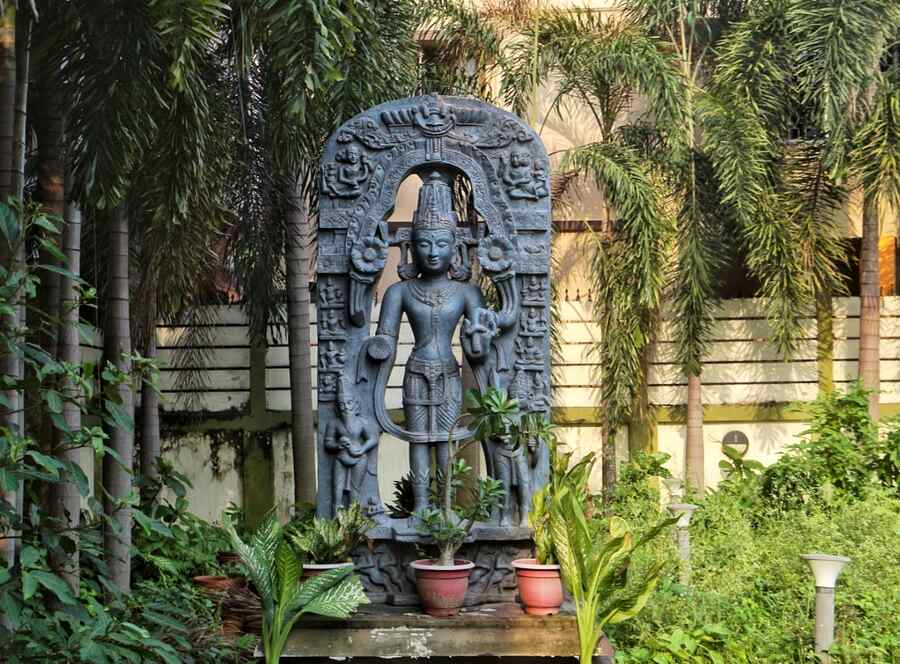 The divinity of this replica (in picture) strikes you at once. Inside the building, divided across two floors, the State Archaeological Museum has two exhibit halls on the ground floor, the first which has terracotta craft from Jalpaiguri, Farakka Banghar and Murshidabad. A few sculptures dating back to the 11th century are also on display along with pictures of the pioneers, including Rakhaldas Bandyopadhyay who played a significant role in the unravelling of the history of Bengal beyond the narratives of different rulers. An ivory chess set from 18th century Murshidabad is probably the most attractive piece of history on display. Glazed bricks and porcelain bowls from the 15th and 16th century Malda also provide an intriguing view of craftsmanship from that era. This section is called Bengal’s Sites and Sights
