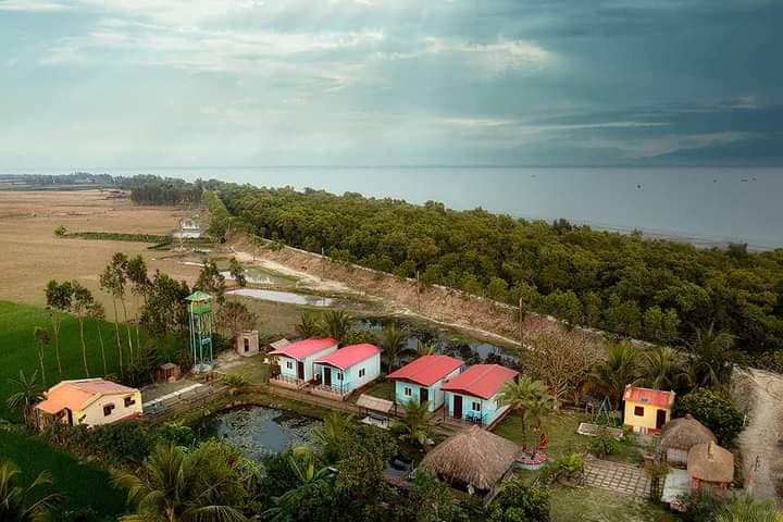 The Matla river which runs right through the core of the Sunderbans forest is only a short walk away