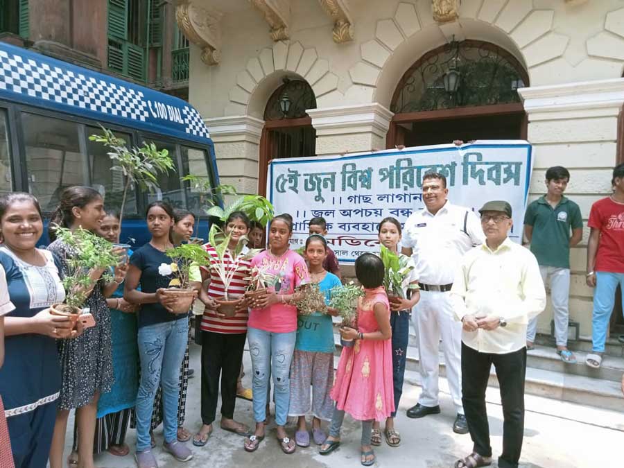 World Environment Day was observed around Kolkata. At Jorabagan Traffic Guard premises, students of Nabadisha received plants each from Satadal Bhattacharya officer incharge Jorabagan Traffic Guard