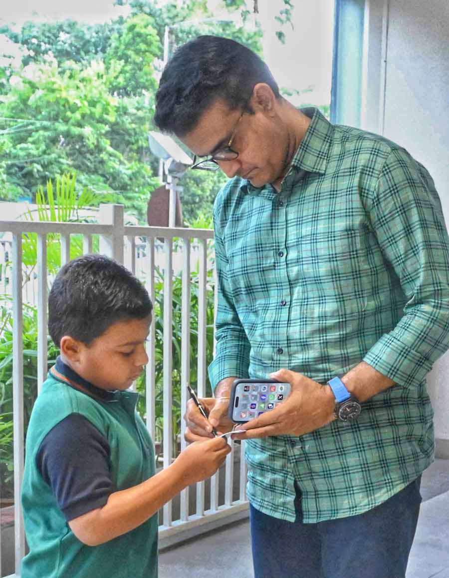 Former Indian cricketer and former Board of Control for Cricket in India (BCCI) president Sourav Ganguly was seen obliging autograph-seekers at Eden on Wednesday  