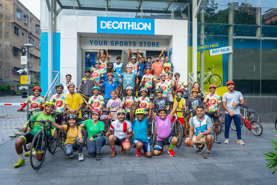 A group of young and old cyclists assembled at the Decathlon store on Shakespeare Sarani at the crack of dawn on June 5, World Environment Day. They paddled through some of Kolkata’s central iconic streets