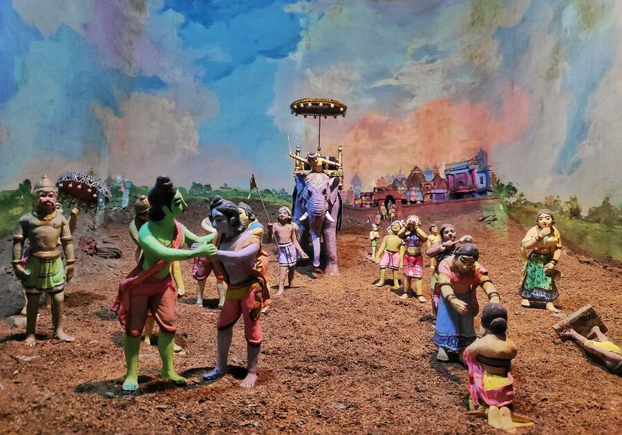 The scenes with the beautifully crafted dolls recreate a scene, like this one which captures a moment from the epic battle between Ram and Ravan. The detailed representation bring the timeless epic to life, and is sure to be especially enjoyable for kids