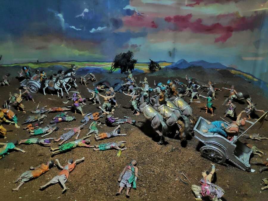 A dramatic scene from the Mahabharat — the intense duel between Arjun and Karna — recreated with dolls captures the moment when Arjun is ready to release his arrow, and Karna, his formidable opponent, prepared to counterattack