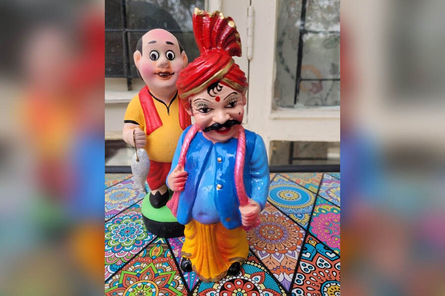 Gopal Bhnar and another figure in clay.