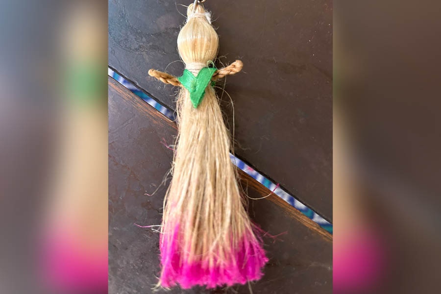 The figure of a girl in jute.