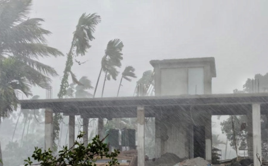 North Bengal has been receiving heavy to very rainfall due to a cyclonic circulation over east Uttar Pradesh and Bangladesh. IMD has announced a red alert in Jalpaiguri, Alipurduar and Cooch Behar districts where rain can cross 2cm. In pictures, heavy rainfall lashes Malbazar on Tuesday