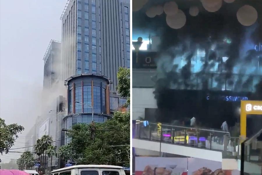 Fire at Acropolis Mall.