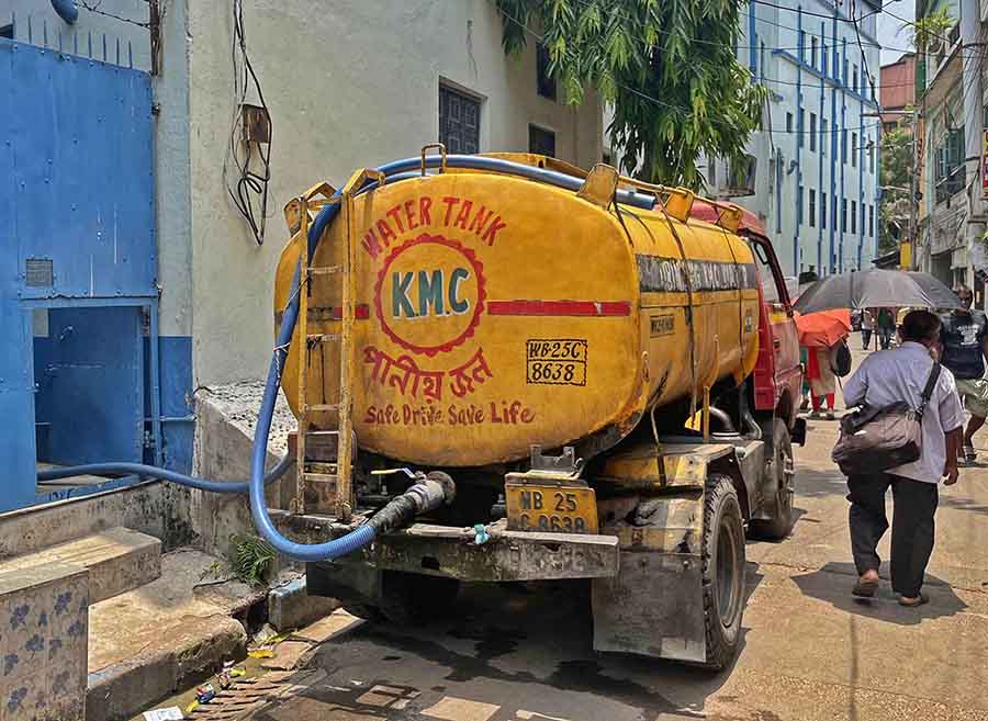 A Kolkata Municipal Corporation tanker delivers water to Surendranath College on Friday morning 