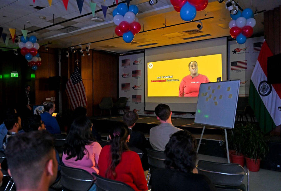 Students listened in attentively as peers shared their experiences studying in the US, offering insights and advice about academic life and cultural adjustment 