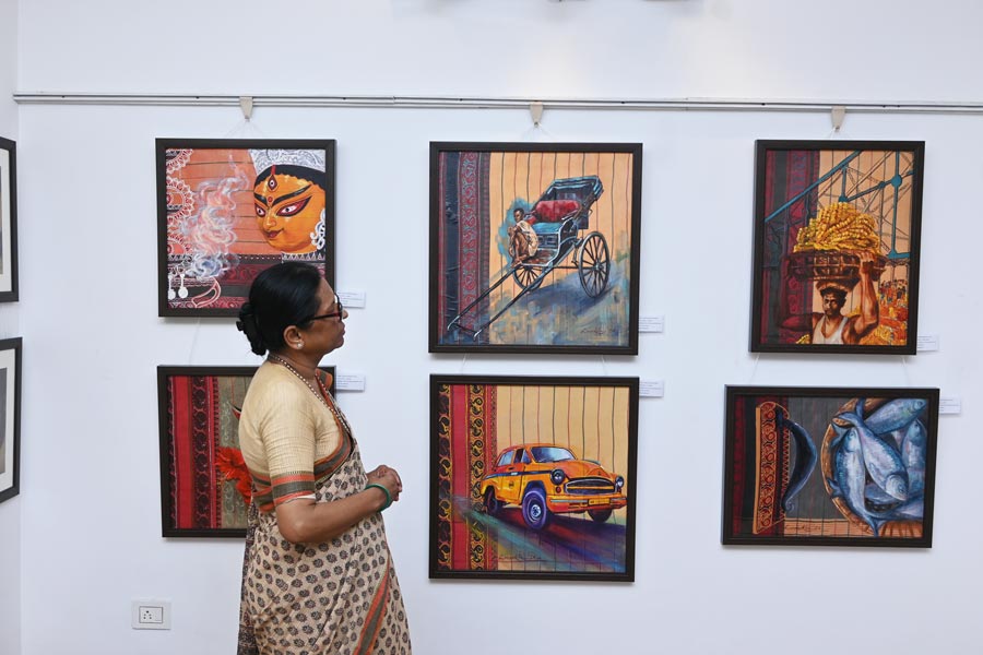 With the exhibition having run for more than a week when My Kolkata visited, Anukta also shared the feedback she has received so far from visitors: “The use of taant has not only caught the eye of the viewers but also led to a sense of nostalgia… I see these paintings going outside India as well, especially for Bengalis who live abroad.”