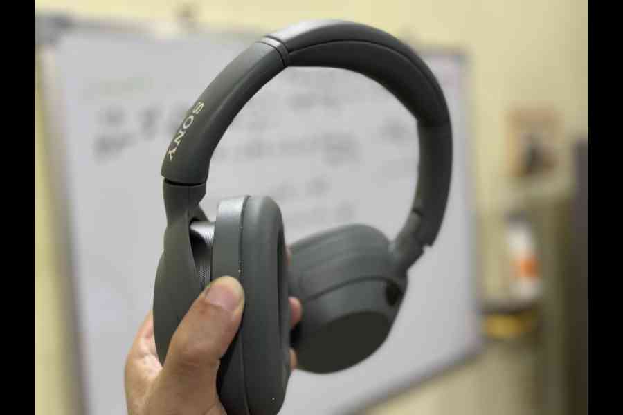 The device is light on the ears and has a solid build