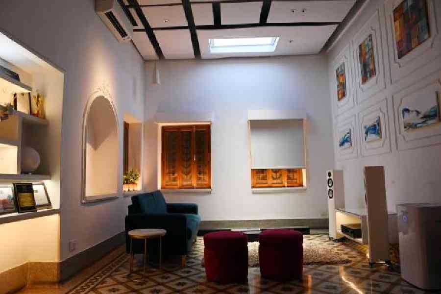 The replication of "indoor sunlight", with lighting focused on architectural elements along with speaker "towers" for extraordinary sound