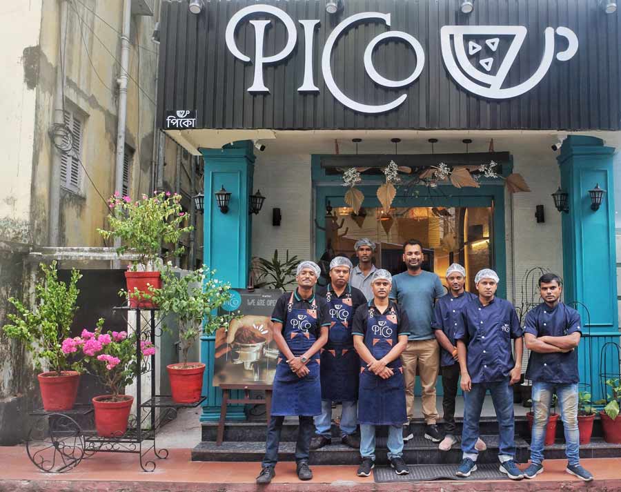 Whether it is a date or an adda with friends — Pico can be a perfect spot for a spot of Italian deliciousness. Plus, they can brew you a cuppa 50 ways! In picture: Prateek Didwania (centre) with the (right) housekeeping team and (left) kitchen team at Pico 
