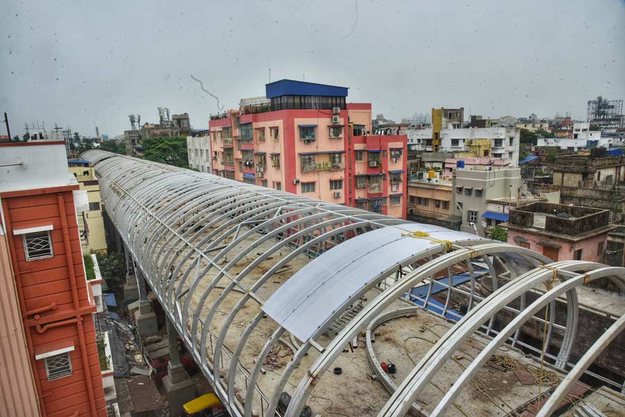 The construction of Kalighat Skywalk is progressing as it is scheduled to launch before Durga Puja which is about 111 days away  