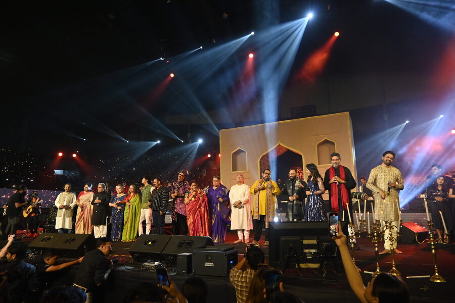 Over the past 13 years, musical duo Sourendro Mullick and Soumyojit Das, together known as Sourendro-Soumyojit, have enthralled Kolkata every year on June 21, celebrated as World Music Day. This year was no different, as they brought 17 illustrious musicians together on one stage at Netaji Indoor Stadium to create magic, in keeping with the theme, ‘Collab’