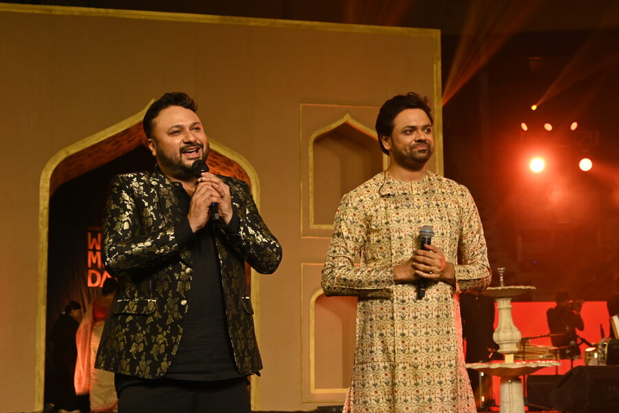 The duo welcomed the audience before the show. “In keeping with the spirit of collaboration, each piece will be a conversation between two artistes and their unique musical styles,” said Soumyojit 