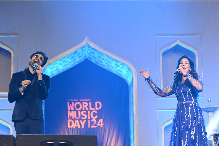 Soumyojit began the proceedings with a duet alongside Shweta Mohan, paying homage to the rain and the Earth. They sang an original composition by Sourendro-Soumyojit titled, Baarish, that was created a decade ago, but performed for the first time ever. “The rain gods heard our rehearsals and gifted us these showers,” smiled Shweta