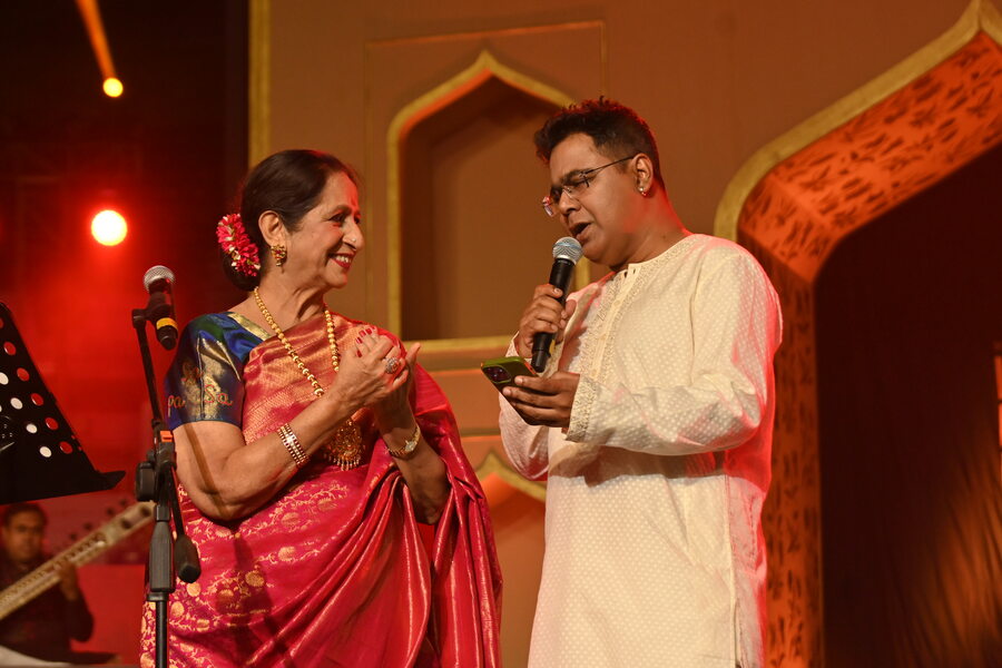 Carnatic music legend Aruna Sairam shared the stage with Mir Afsar Ali for a stirring juxtaposition of a verse from the ‘Mahishasura Mardini’ with Bhupendra Singh Khidia’s poem, ‘Naari Aao Bolo’. While one piece spoke of the Goddess’ resolve to empower women, the other questioned the status of women in contemporary society. “I bow to all the women in the universe and dedicate this evening to them,” said Sairam