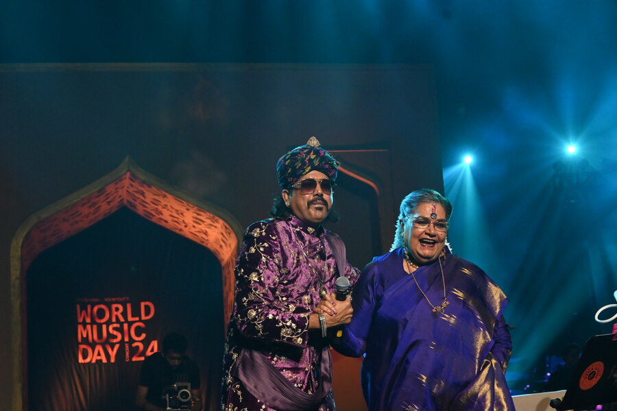 “I had so many things to say, but seeing you all, my tongue is tied. This is the greatest show in the world, and you are the greatest audience," said Usha Uthup, as she stepped on stage to thunderous applause, with Rajasthani folk singer, Mame Khan. While Uthup sang ‘When You Look At Me’, a Sourendro-Soumyojit original written by Ahona Pal Choudhuri, Khan presented his rendition of the timeless ghazal, ‘Chhaap Tilak Sab Chheeni’.