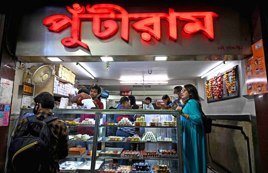 The Amherst Street branch of the legendary sweet shop Putiram is shutting down. According to sources, the closure was initiated after the owner of the branch was diagnosed with a terminal illness. The Putiram shop on College Street will continue serving the city its delectable Kheerer chop, Kochuri and other sweets, confirmed Samarjit Modak, a member of the owner family