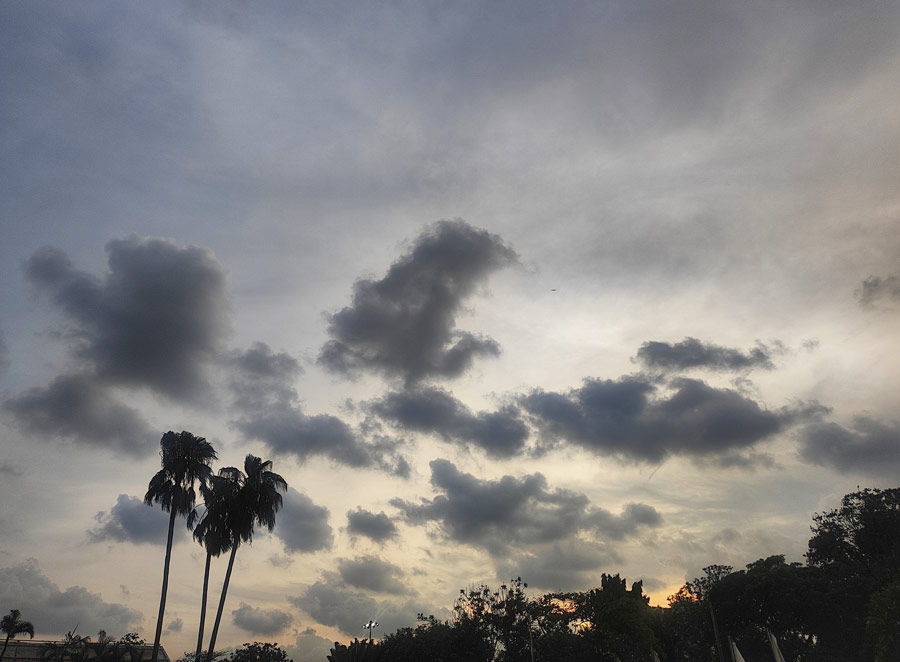 Monsoon has entered south Bengal but there has been little rainfall in Kolkata in the last few days. The sky remained mostly cloudy on Wednesday with maximum temperature recorded at 35.4 ˚C  
