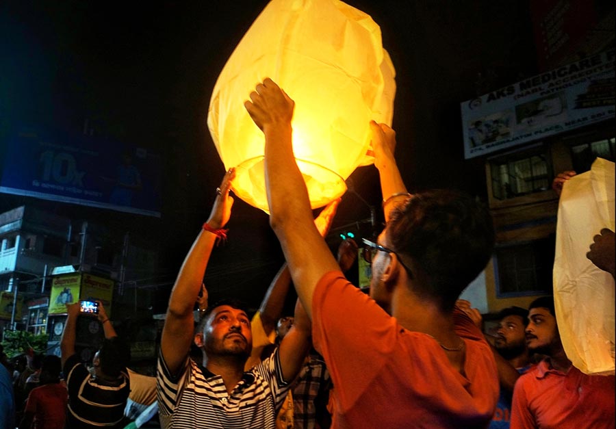 Cricket lovers light up ‘phanush’ (sky lanterns) as a part of the celebrations, making it resemble Kali Puja and Diwali night