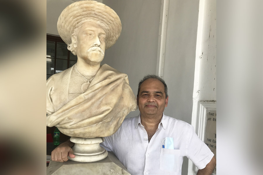 The author with the most-interesting merchant-prince — Dwarkanath 