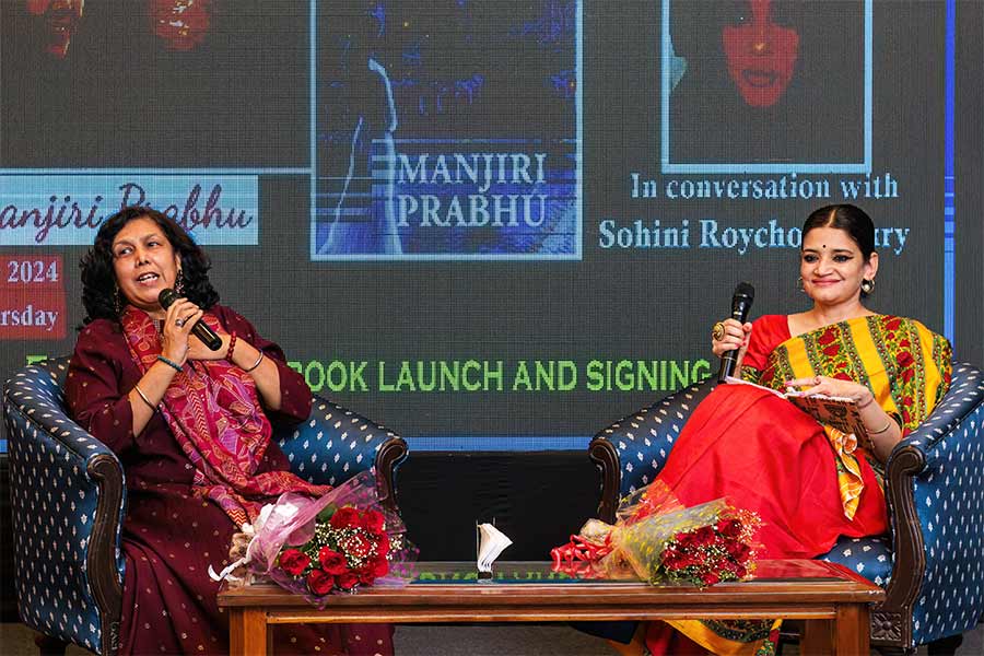 Manjiri Prabhu and (right) Sohini Roychowdhury’s engaging discussion turned the event into an evening of literary delight at The Saturday Club on February 29