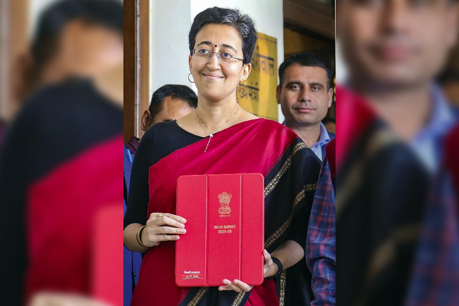 Atishi | Delhi budget: Minister Atishi announces Rs 1000 monthly ...