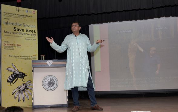 On Day 1, an interactive session on 'Save Bees - Save our Biodiversity' with Dr Saikat Kr Basu, Executive Research Director, PFS, Lethbridge, Alberta, Canada featured a workshop on bee conservation, education and awareness for children