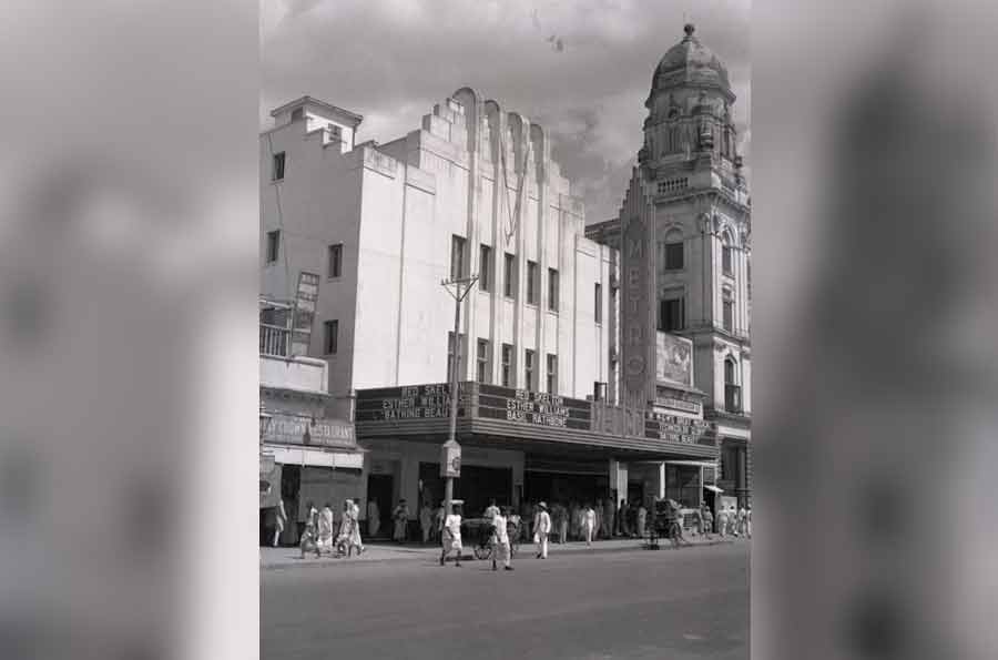 Many old Kolkata cinemas like New Empire and the signage of Metro Cinema (in picture) had art deco elements  