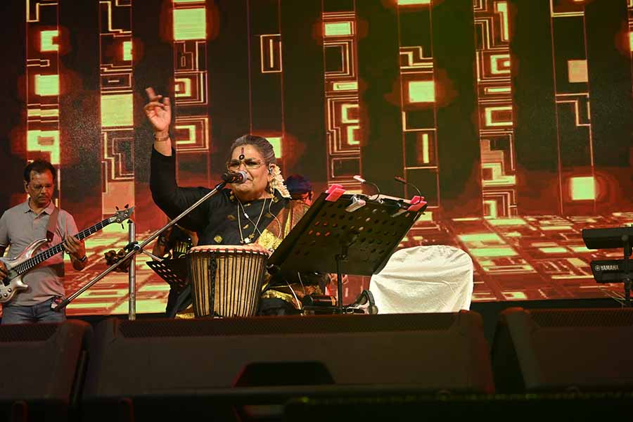 bengali-singers-trimurti-chapter-two-music-concert-at-nazrul-mancha