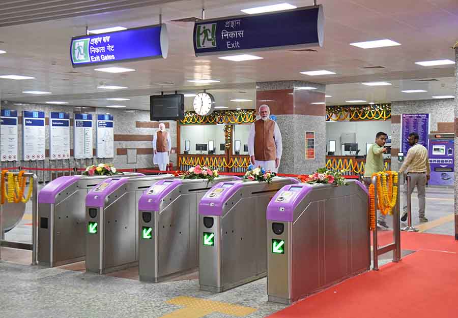 Once past the gleaming smart gates, passengers can head to the platform