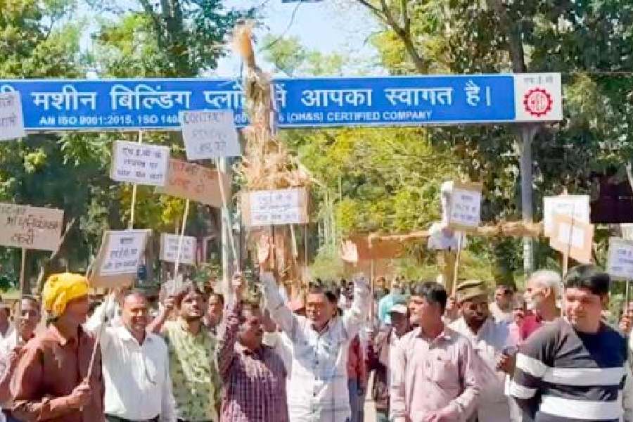 Agitating HEC employees carry anti-BJP placards at Ranchi on Wednesday