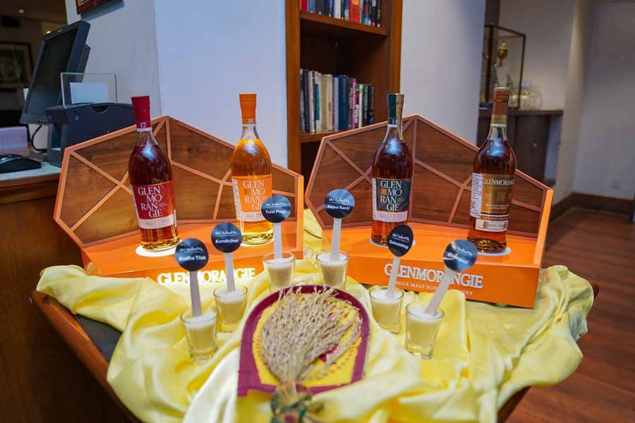 Rice varieties from around West Bengal featured in the recipes in various forms throughout the six courses, and the dishes were paired with Glenmorangie single malt scotch whisky. A total of four whisky editions from the brand was served with the dinner 
