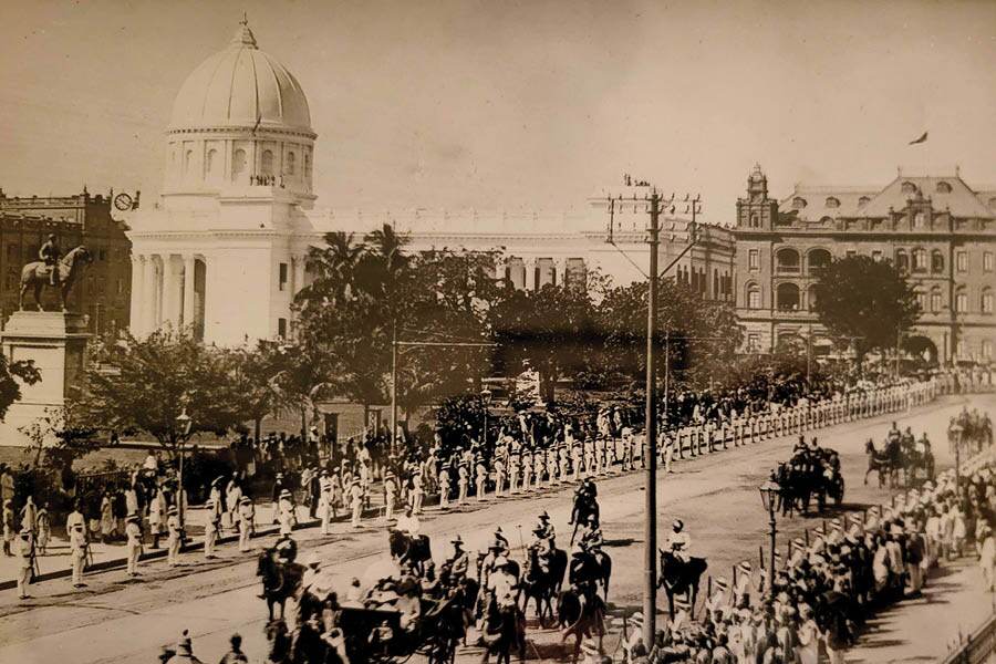 The royal procession of Viceroy of India passing by the GPO in the early 20th century 