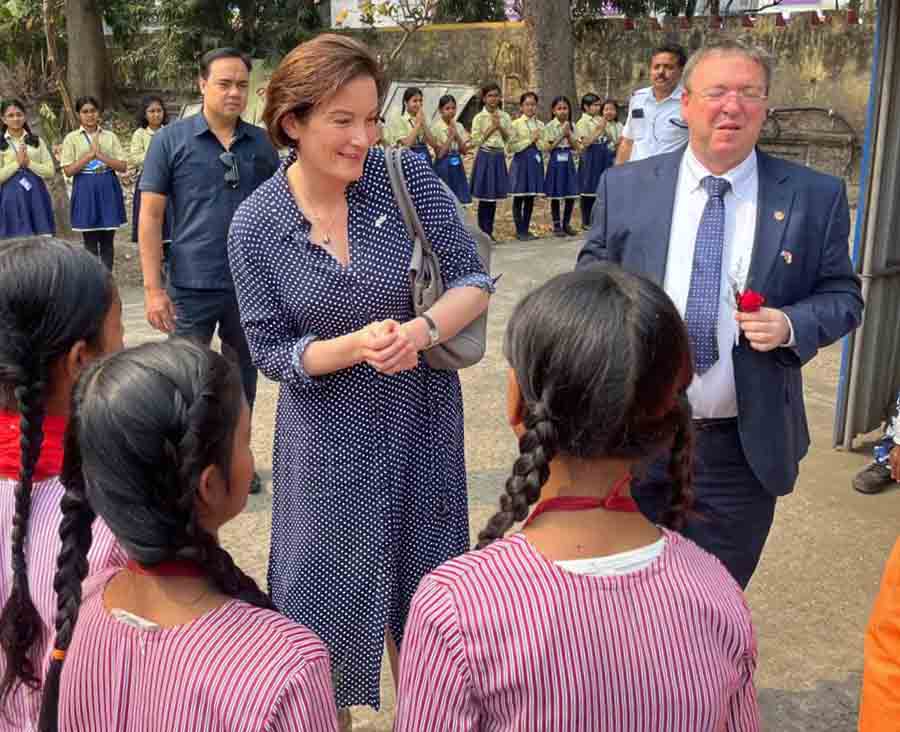 British deputy high commissioner to India Christina Scott and and British deputy high commissioner in Kolkata Andrew Fleming inaugurate a function at Agarpara organised by the Ramakrishna Vivekananda Mission on the eve of International Women’s Day