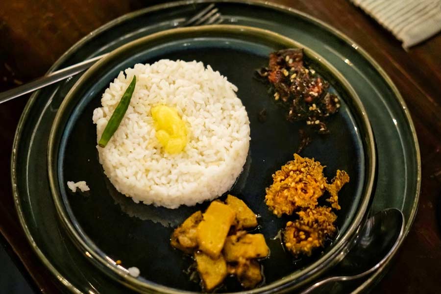 Kataribhog rice, Masyam ko dal, Karela til fry, Gundruk fry, Squash sabji, Kalimpong ghee