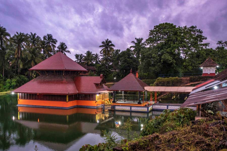 Ananthapura Lake Temple (Shree Ananthapadmanabha Swamy Temple) in Kasargod 