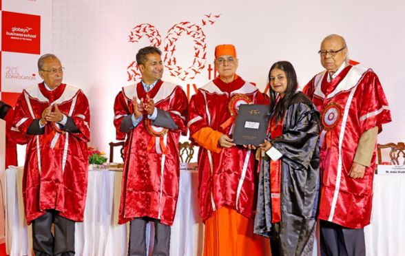Swami Atmapriyanandaji, in the presence of other dignitaries, handed over the Certificate of Merit to those meritorious students who have topped their class in their respective areas of specialization